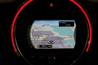 MINI Cooper Hatchback Pepper Business Automaat 3 deurs  / Navigatiesysteem / Cruise Control / Achteruitrijcamera / Comfort Access / Bluetooth / Climate Control / Lichtpakket / Parkeersensoren  / 16 Inch / Chrome Line / 21