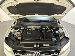 Volkswagen Tiguan 1.5 TSI 150pk DSG ACT Comfortline Business Navigatie Parkeersensoren App-Connect DAB+ / 17