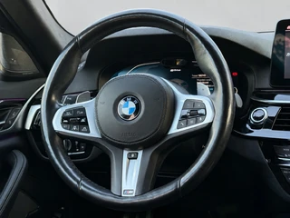 BMW 5 Series Touring 530e M sport PLUS panoramadak, electr trekhaak, lazer, VOL OPTIES! 1 e eigenaar, Origineel NL auto met nap / 16