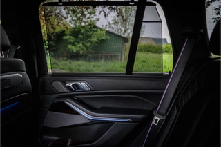 BMW X5 xDrive50e M Sport Pro Dravitgrau Individual Dravit Grau Sky Lounge Soft Close Vierwielbesturing / 25