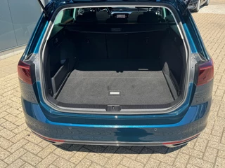 Volkswagen Passat 1.4 TSI PHEV * Panoramadak * Headup display * Dealer onderhouden * / 19