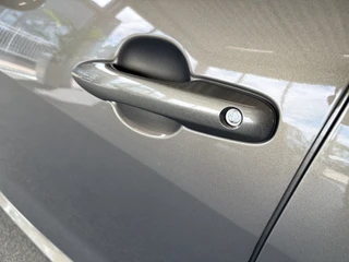 Toyota Yaris 1 .5 Hybrid Dynamic 5-drs. CAMERA/KEYLESS/NAVI/CARPLAY/16INCH / 13
