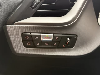 BMW 1 Series 116i Business Edition Zwarte grill | Apple Carplay | DAB+ | PDC V+A / 19