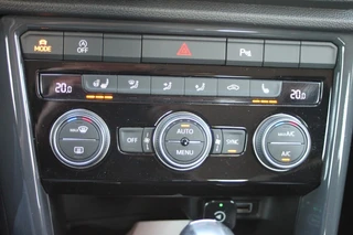 Volkswagen T-Roc 1.5 TSI Sport 150pk Stoel/stuur verwarming / afneembare trekhaak. / 37