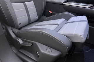 Opel Grandland Electric GS 73 kWh | Stoelverwarming | Verwarmd stuurwiel | Adaptieve Cruise Control | 360° Camera | Panoramisch schuif/kantel dak | Matrix LED koplampen | 20'' Lichtmetalen velgen / 18