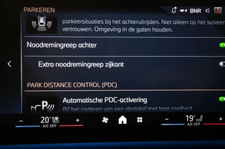 BMW 1-serie 123 xDrive | INNOVATION PACK | PANORAMADAK | STUURVERWARMING | MASSAGE |  HEAD UP | 360 CAMERA | 19" / 51