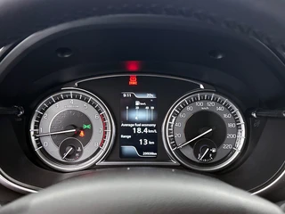 Suzuki VITARA 1.4 Boosterjet Comfort Smart Hybrid | Adaptive Cruise | Stoelverwarming | CarPlay | Camera | Trekhaak / 17