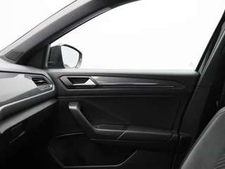 Volkswagen T-Roc 1.5 TSi 150 Pk Automaat Sport Business R-Line | Full LED | Adaptive Cruise | Carplay | Stoelverwarming | LED | Camera | Airco | 19 Inch / 33
