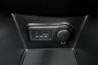 Kia Venga 1.6 CVVT DynamicPLusLine | Trekhaak | Cruise control | Airco | Achteruitrijcamera | Navigatie | Lichtmetalen velgen / 25