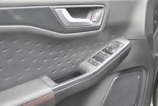 FORD Kuga 1.5 EcoBoost 150PK 2WD ST-Line / 12