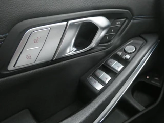 BMW 3-Serie 320e M-Sport Aut. |Schuifdak |Head-Up |Facelift - Widescreen! / 22
