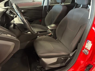 Ford Focus 1.5 Red Edition / navi / cruisecontrol / nieuwe motor / super nette staat / 12