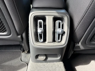 Volvo XC40 Recharge Plus SOH 92%| PILOT ASSIST ACC| ELEKTRISCHE ACHTERKLEP| DODE HOEK SENSOR |WARMTEPOMP| STOEL + STUURVERWARMING| ACHTERUITRIJCAMERA| RIJKLAAPRIJS INCL. 12 MND BOVAG GARANTIE| / 12