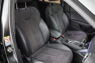 Audi Q2 35 TFSI 150pk S-Tronic S Edition Trekhaak Panoramadak ACC Stoelverwarming Keyless Virtual Cockpit 2x S-Line / 2
