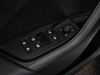 Skoda Octavia Combi 1.4 TSI RS iV PHEV Business 245 PK Panoramadak Matrix LED Camera Sfeerverlichting Stoelverwarming 19" / 37
