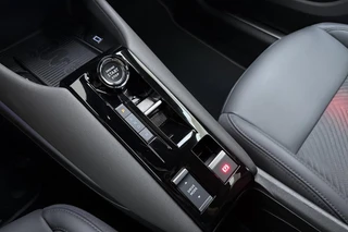 Alfa Romeo Junior 1.2 Turbo 145pk Hybrid Automaat Ibrida Speciale | Navigatie | Adapt. Cruise control | Climate control | Elektrische achterklep | Keyless | LED Matrix koplampen | 18" Lichtmetalen velgen / 29