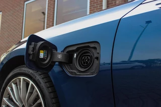 BMW 3-serie Touring 320e High Executive Sport Line | 1e eigenaar | NL auto | Driving Assistant | HiFi audio | LED | 18 inch | Stoelverwarming | DAB | Carplay | Navigatie | PDC / 52