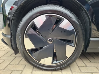 Volvo EX30 Single Motor Extended Range Ultra 69 kWh|Harman/Kardon|panodak / 15