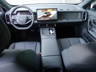 Leapmotor B05 ProMax Design 67.1 kWh | Op bestelling leverbaar | Panoramadak | Elektrisch verstelbare stoelen | Stuurwiel verwarming | Apple carplay/Android auto | Sfeerverlichting | Regensensor | Privacyglas | 19 inch lichtmetalen velgen / 10