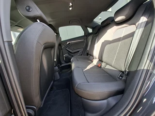 Audi A3 Limousine 30 TFSI AUTOMAAT * Carplay * Climate Control * Parkeersensoren * / 33