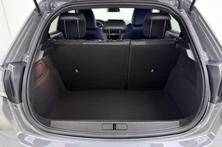 Peugeot 208 1.2 Hybrid 145 e-DCS6 GT | Stoelverwarming | Cruise control | Apple carplay/Android auto | Elek. verstelbare stoelen | Achteruitrijcamera | Kunstlederen/Alcantara bekleding | Massagefunctie | Stuurbediening / 11