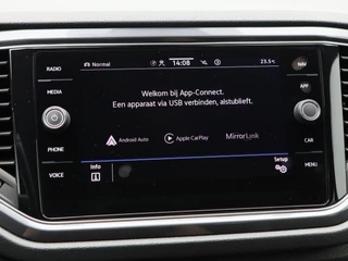 Volkswagen T-Roc 1.5 TSi 150 Pk Automaat R line | Black Style | Trekhaak | Stoelverwarming | Panorama dak | Camera | Adaptive Cruise | Climatronic | Carplay | 19 Inch | 58.509 Km !! / 30