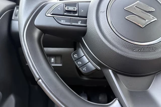 Suzuki Swift 1.2 Style Smart Hybrid 83pk | Navigatie | Climate Control | Cruise Control | Stoelverwarming | Camera | Lichtmetalen Velgen | Apple Carplay - Android Auto / 21