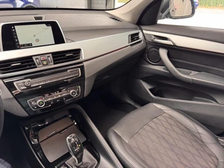BMW X1 sDrive18i Executive | X-line | Pano | Navi | Camera | Keyless | Elektr achterklep | Stoelverwarming | Elektr stoelen / 7