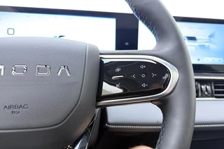 Omoda 5 EV Premium 61 kWh | Camera's rondom | Schuif/kantel dak | LED verlichting | Lederen bekleding | Stoelverwarming/ventilatie | Sfeerverlichting | Drive assist / 22