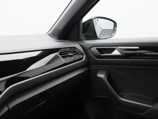 Volkswagen T-Roc 1.5 TSi 150 Pk Automaat Sport Business R-Line | Black Style | Camera | Stoelverwarming | Adaptive Cruise | Navigatie | CarPlay | Climatronic | 18 Inch | 89.335 Km !! / 32