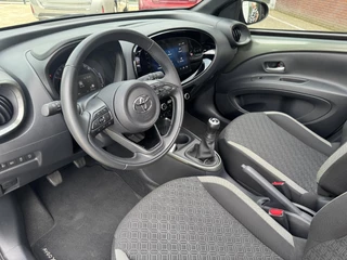 Toyota Aygo X PREMIUM CABRIO KEYLESS PARK-SENSOREN STOELVERWARMING APPLE/ANDROID LM-VELGEN 18" / 11