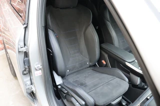 BMW X1 sDrive20i Executive M Sport Pakket Automaat  / Live Cockpit Professional / Shadow Line / Comfort Access / Head-Up Display / Adaptieve LED / 18 Inch / Parking Assistant Plus / Innovation Pack / Elektrisch Verstelbare Voorstoelen / Extra Getint Glas / 22