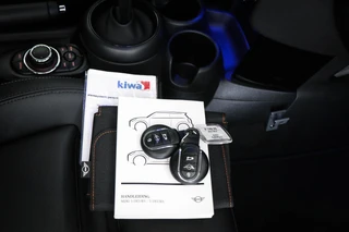 MINI 5-Deurs 1.5 Cooper Business Edition | CLIMA | STOELVERWARMING | DAB | APPLE | MOONWALK GREY / 55
