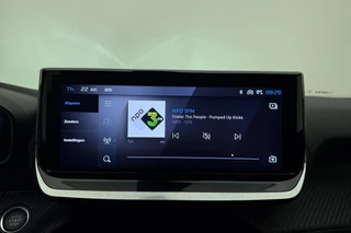 Peugeot e-2008 EV Allure Avantage 54 kWh | Navigatie | Achteruitrijcamera | Adapt. Cruise control | Parkeersensor | Apple Carplay/Android Auto | Lichtmetalen velgen / 23