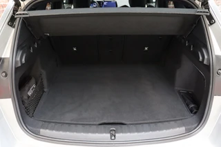 BMW X1 sDrive20i Executive M Sport Pakket Automaat  / Live Cockpit Professional / Shadow Line / Comfort Access / Head-Up Display / Adaptieve LED / 18 Inch / Parking Assistant Plus / Innovation Pack / Elektrisch Verstelbare Voorstoelen / Extra Getint Glas / 47