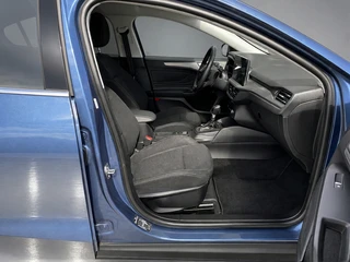 Ford Focus Wagon 1.0 EcoBoost Hybrid 155 pk Titanium AUT. | 1e eigenaar | dealer onderh. | navigatie | cruise control | BTW auto / 17