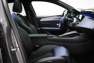 Peugeot e-408 GT 58 kWh | NIEUW | PANORAMADAK | STUURVERWARMING | MASSAGE | DAB | APPLE | 360 CAMERA / 11