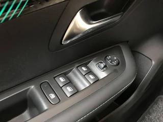 Peugeot 208 1.2 PureTech Allure Pack Navigatie | Camera / 16