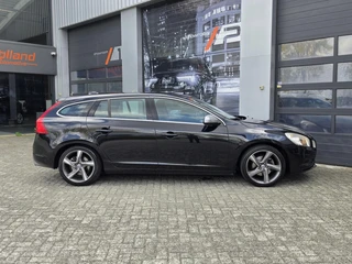 Volvo V60 1.6 T3 R-Design / 9