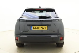 Peugeot e-2008 EV GT 54 kWh | Achteruitrijcamera | Dakrails | Cruise control | Climate control | Navigatie | Stof/lederen bekleding | 16" lichtmetalen velgen | Apple/Android carplay | 400km WLTP | 100% Elektrisch / 12