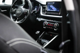 Kia Stonic 1.0 T-GDi MHEV GT-Line | LEDER | STUURVERWARMING | DAB | APPLE | CAMERA / 13
