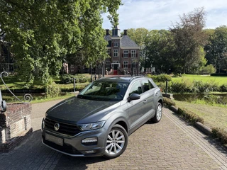 Volkswagen T-Roc 1.5 TSI Style | 51.000KM !! | Camera | Trekhaak | Keyless | Adaptive | CarPlay |