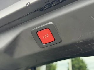 Peugeot e-3008 Launch Edition Dual Motor 73 kWh 325PK Automaat Navigatie, Rondomzichtcamera, Keyless, Panoramadak, Stoel & Stuurwielverwarming, Apple Carplay, Android Auto / 15