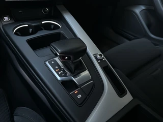 Audi A4 Avant 35 TFSI S Edition Competition LED Stoelverwarming Camera DAB+ Navigatie / 24