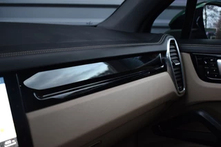 Porsche Cayenne 3.0 E-Hybrid Sport Chrono  | Pano | Trekhaak | 360 Camera | Bose | Stuurverwarming | Luchtvering | Orig. NL | / 36
