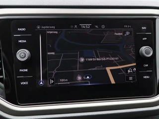 Volkswagen T-Roc 1.5 TSi 150 Pk Automaat Style Business | Adaptive Cruise Control | Elektrische Achterklep | Navigatie | Trekhaak | Stoelverwarming | 17 Inch / 9