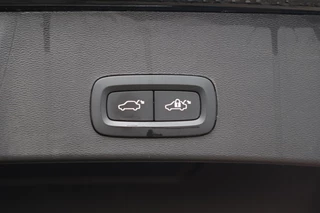 Volvo XC40 T4 Recharge Plus Bright | Stoelverwarming | Trekhaak | 360° Camera | H/K | Keyless / 17