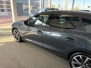 SEAT Leon 1.5 eTSi DSG 150pk FR Bns. Intense KEYLESS/CAMERA/VIRTUAL/18INCH/WINTERPACK / 12