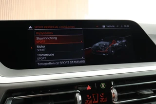 BMW Z4 Roadster sDrive20i 197pk High Executive Stoelverwarming Leder LED Navigatie / 24