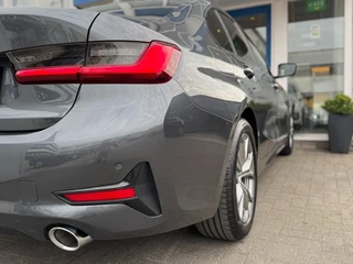 BMW 3 Serie 318i Executive Edition Sport Line I LED I Carplay I Sportstoelen / 20